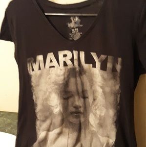 Black v-neck Marilyn Monroe xl 15-17 t-shirt